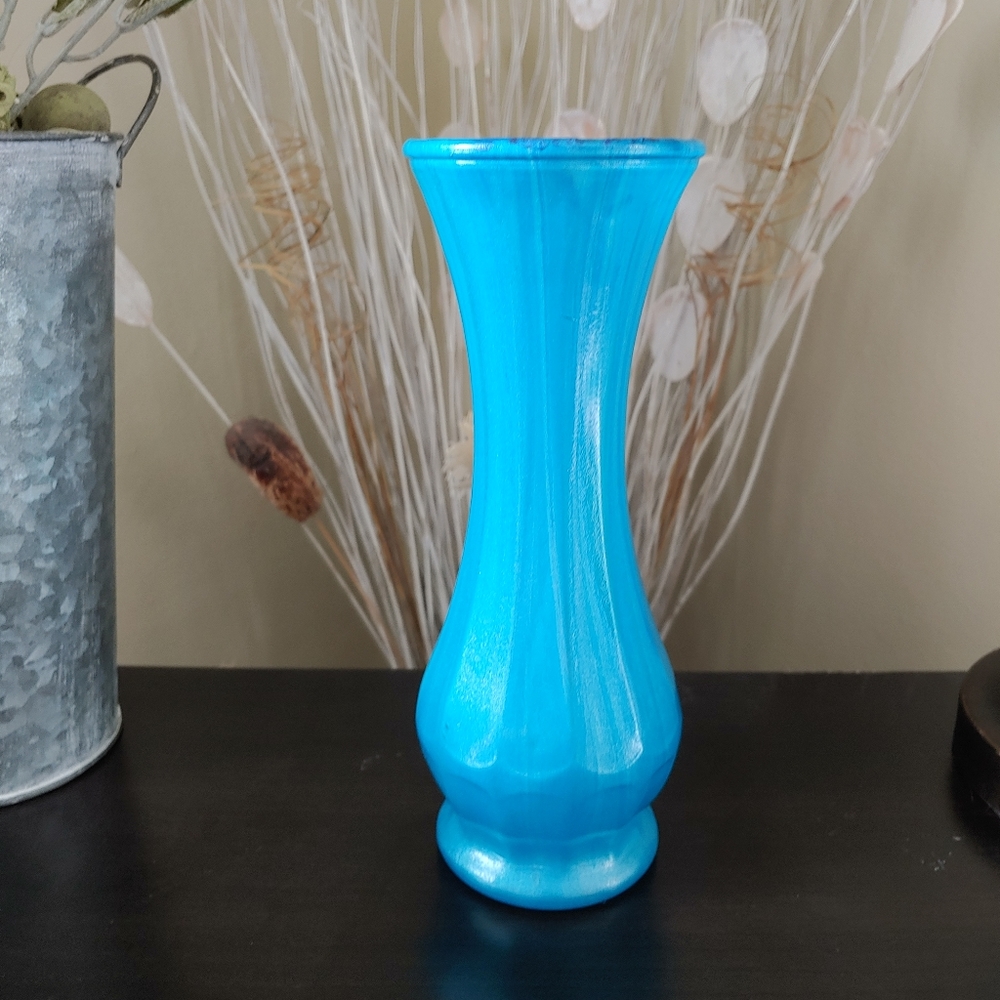Beautifully Handcrafted / Acrylic Poured Vase